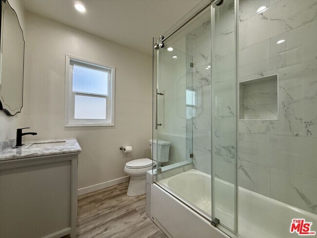 Foto del edificio - 5248 Whitsett Ave