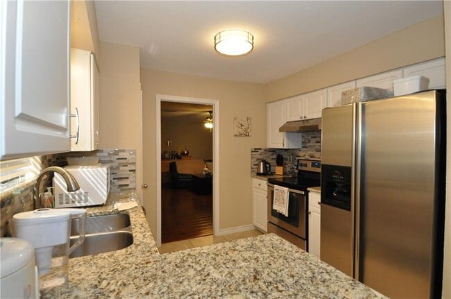 Foto del edificio - 12709 Lamplight Village Ave