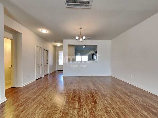 Foto del edificio - 1012 Summer Stream Rd