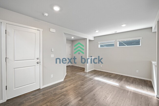 Foto del edificio - "Charming 4-Bedroom Home in Puyallup with Spacious 1831 Sq Ft Layout & 2.5 Baths!"