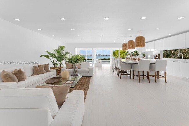 Foto del edificio - 1065 N Shore Dr