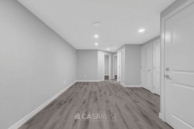 Building Photo - 9348-9154 154 St