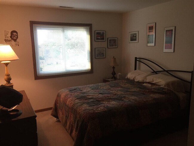 Foto del edificio - 2125 Luann Ln