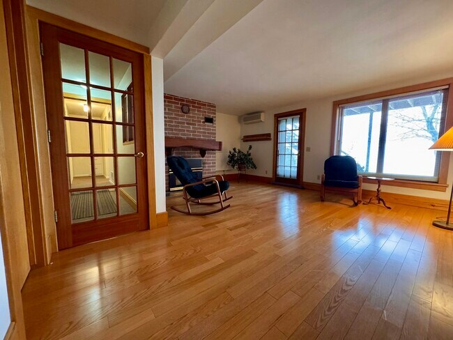 Foto del edificio - 5106 Card Ave