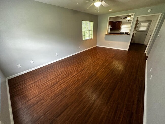 Building Photo - 610 Emerald Ave
