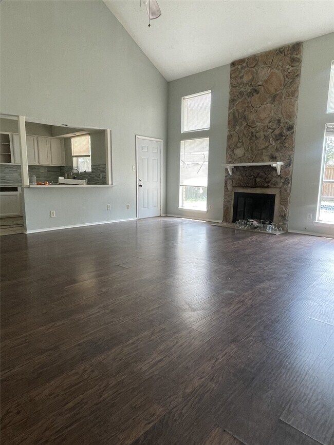 Foto del edificio - 3443 Nutwood Ln