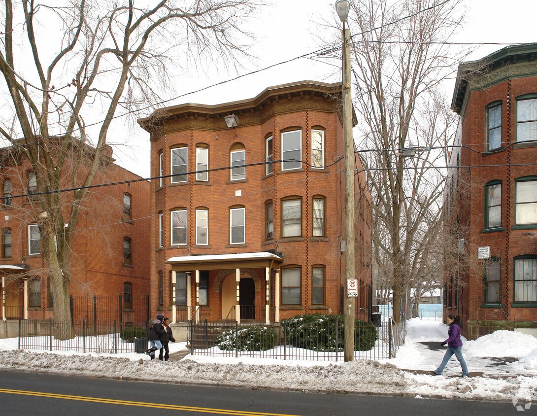 Building Photo - 418-420 Garden St