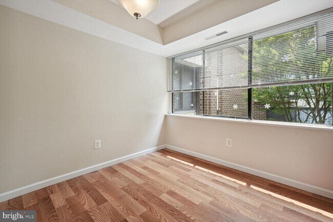 Building Photo - 2113 Walsh View Terrace