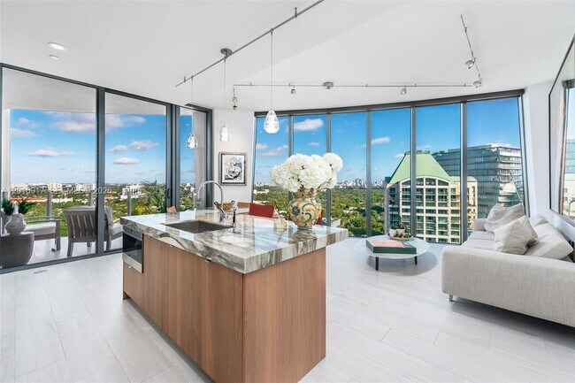 Building Photo - 2831 S Bayshore Dr