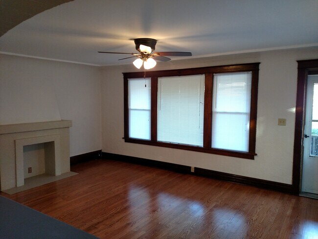 Fotografía del edificio - 1031 Arthur Ave