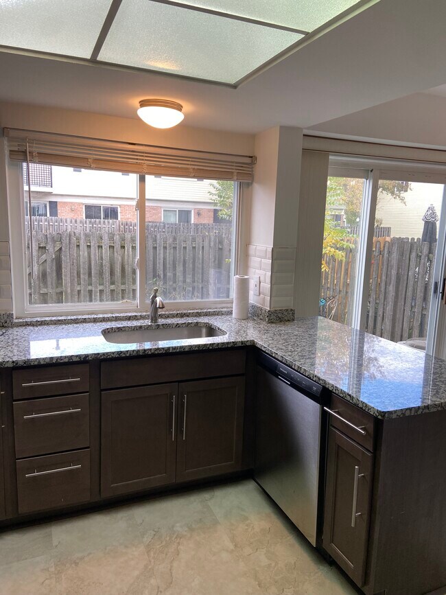 Foto del edificio - 37484 Charter Oaks Blvd