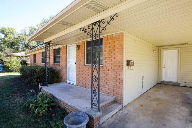 Foto del edificio - 29 Meadowbrook Dr