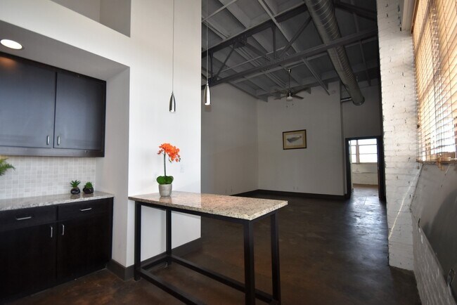 Foto del edificio - East End Village Lofts and Penthouses