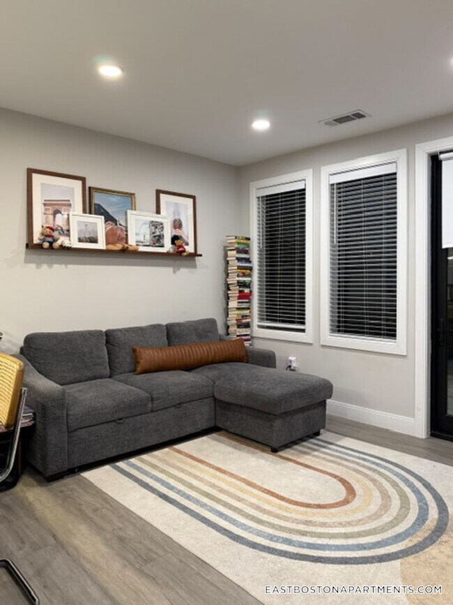 Foto del edificio - 656 Saratoga St