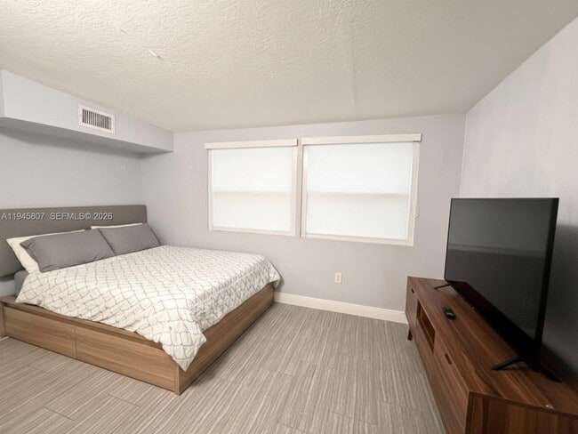 Foto del edificio - 10417 NW 129th St