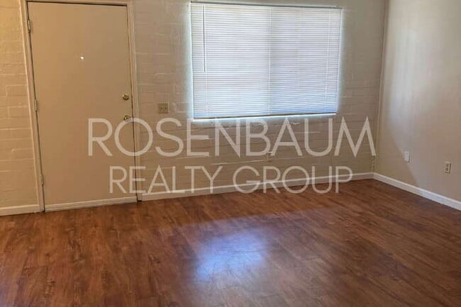 Foto del edificio - 1518 E Hedrick Dr