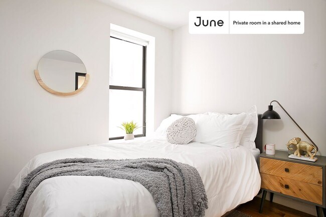 Building Photo - Private bedroom in 4 bed/2 bath Home