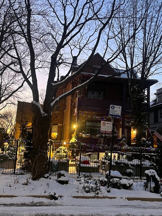 Building Photo - 5202 N Lakewood Ave