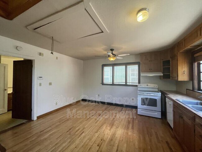 Foto del edificio - 687 E 8th St