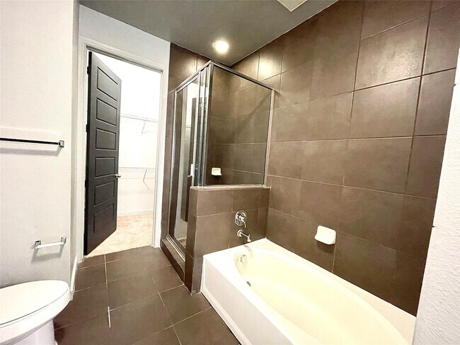 Foto del edificio - 2525 McCue Rd