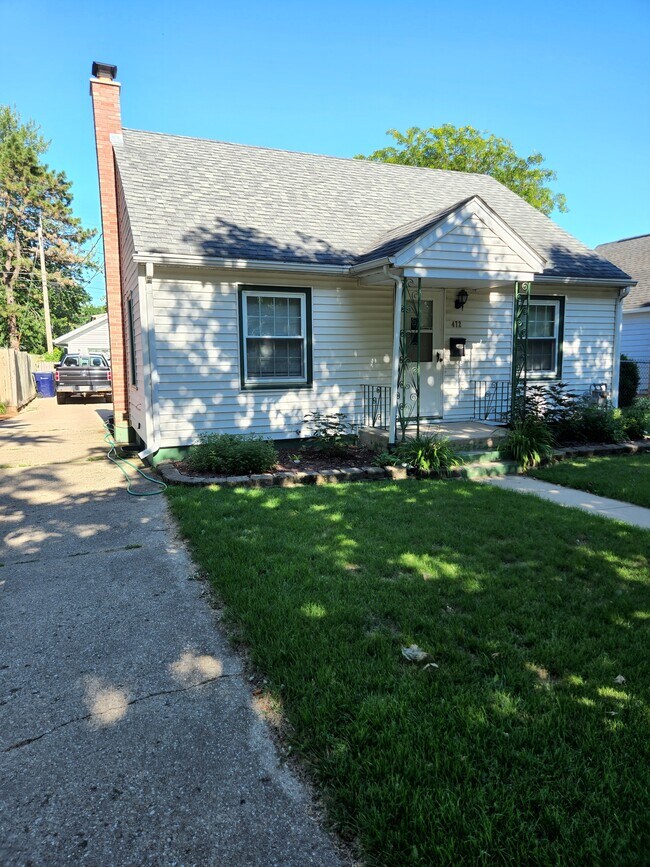 Front side - 472 N Pine St