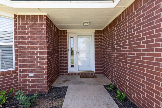 Building Photo - Charming 3-Bed, 2-Bath Home!