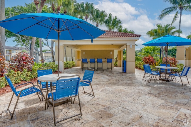 Pool Deck Sitting Area - Colony Lakes