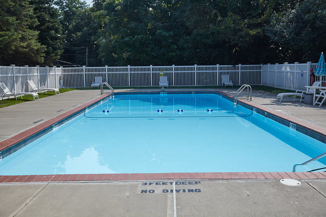 Building Photo - Dutchess Apartment Assoc., LLC - 50-2E