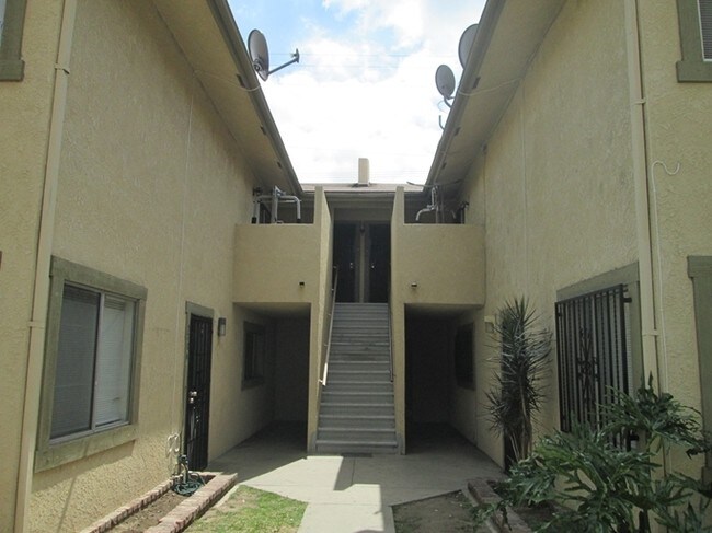 Foto del edificio - 5660-5706 Linden Ave