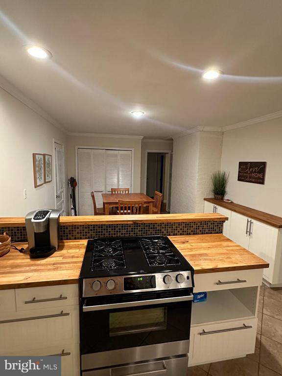 Foto del edificio - 8754 Signal Hill Rd