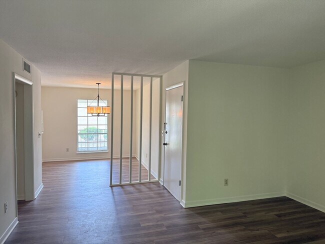Building Photo - Forest Acres