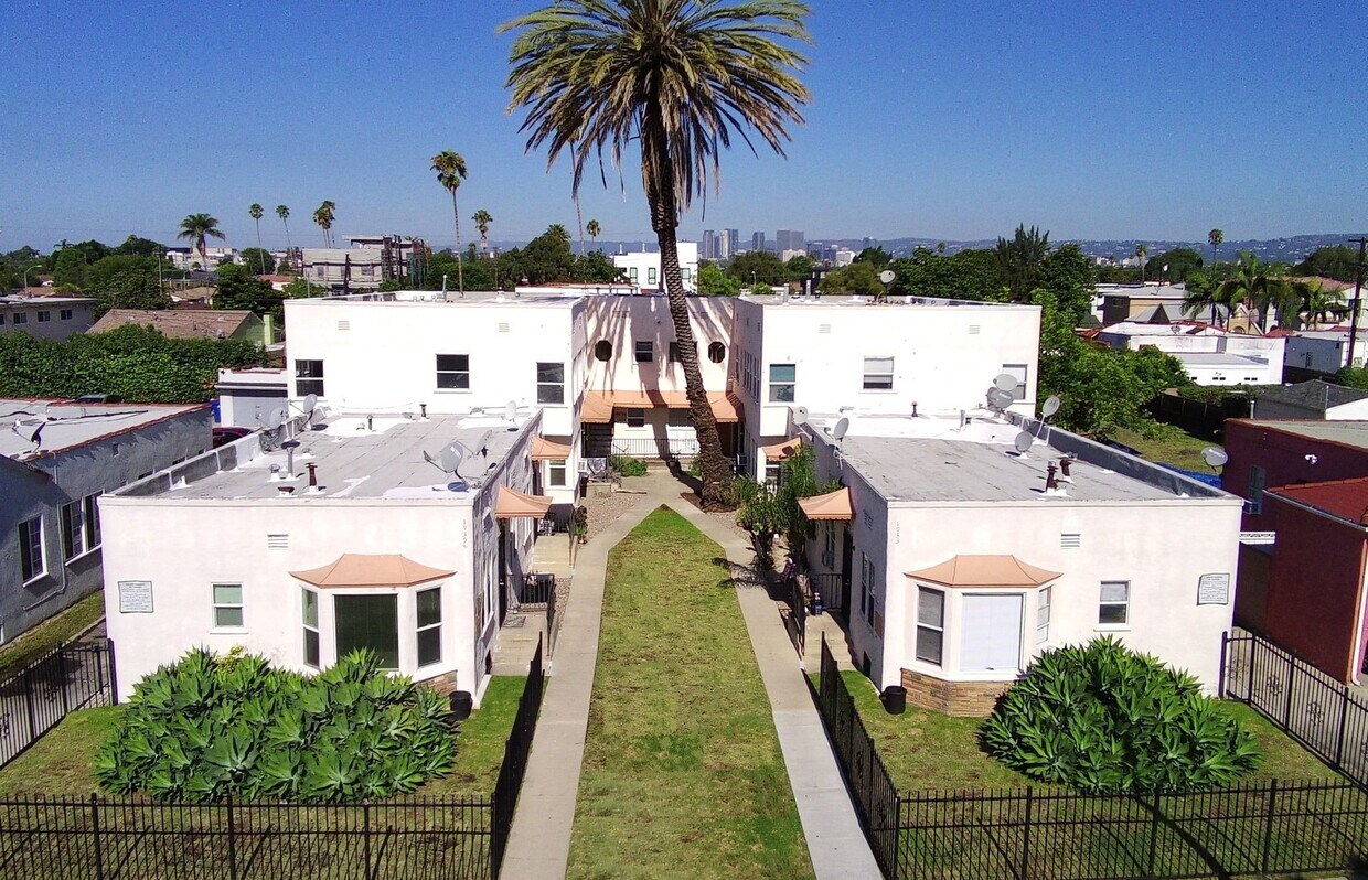 Foto principal - 1933 Carmona Ave