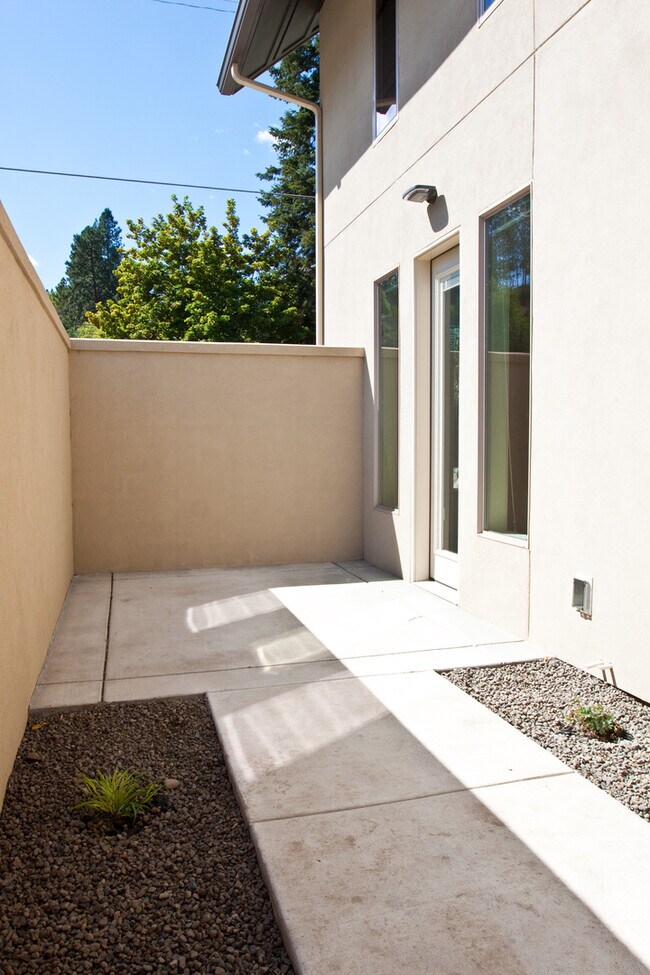 Building Photo - New Build-Beautiful Home!