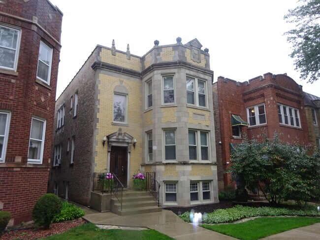 Foto del edificio - 5528 W Berteau Ave