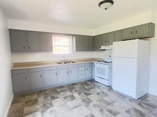 Building Photo - 3305 Carpenter Avenue