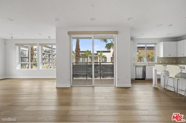 Building Photo - 3 br, 2 bath Condo - 12526 W Fielding Cir ...