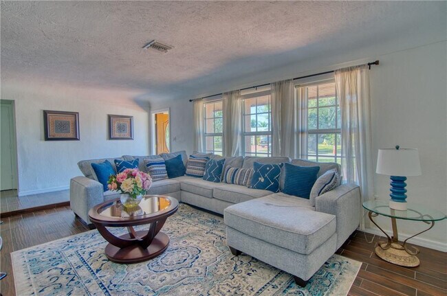 Foto del edificio - 3513 E Shore Rd