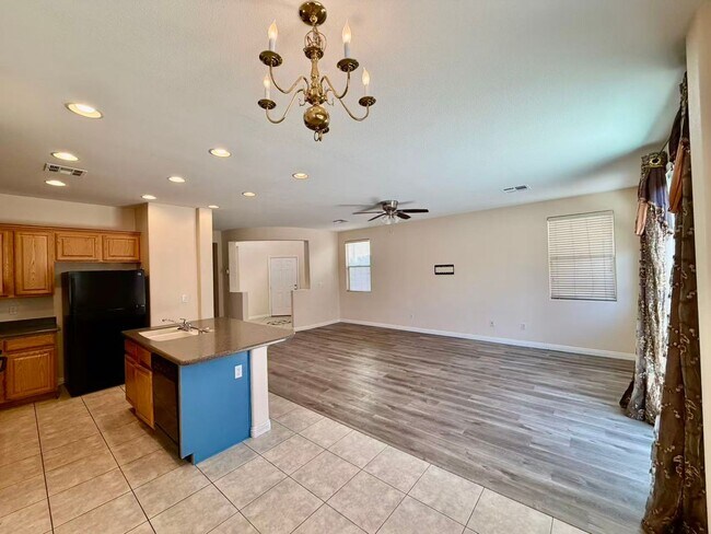 Foto del edificio - Well-maintained two-story home