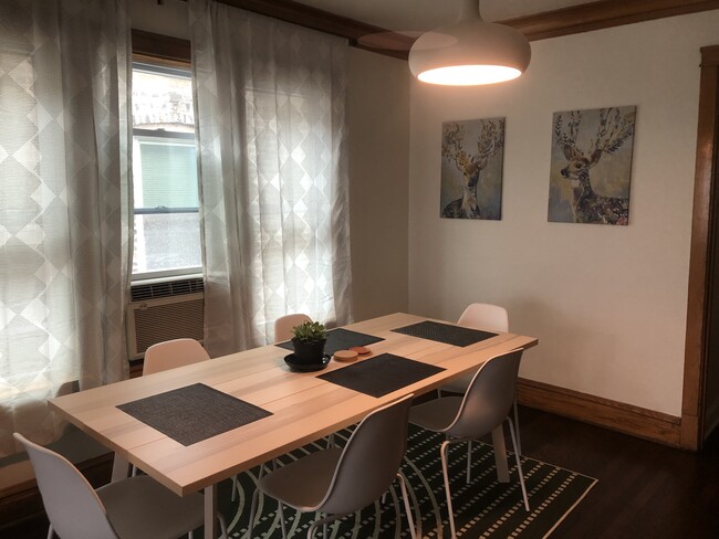 Dining room - 5418 N Western Ave