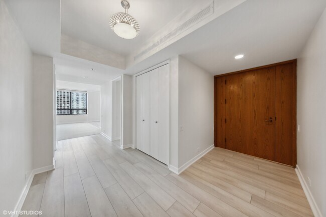 Building Photo - 180 E Pearson St