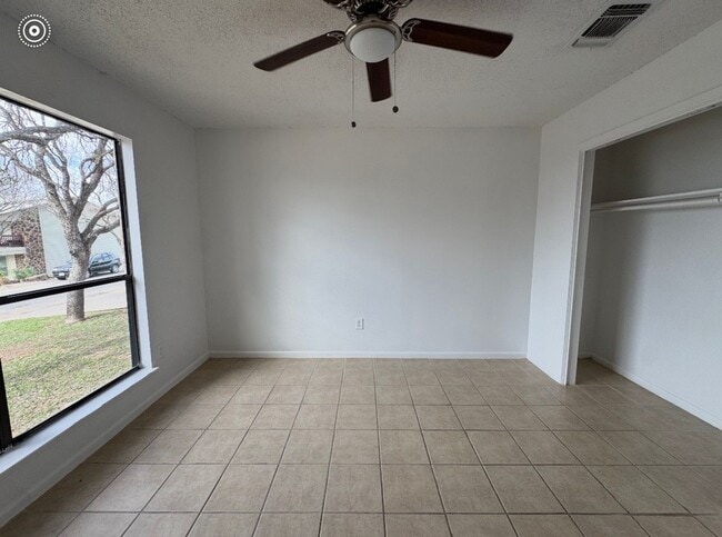 Building Photo - 905 Mayfield Dr