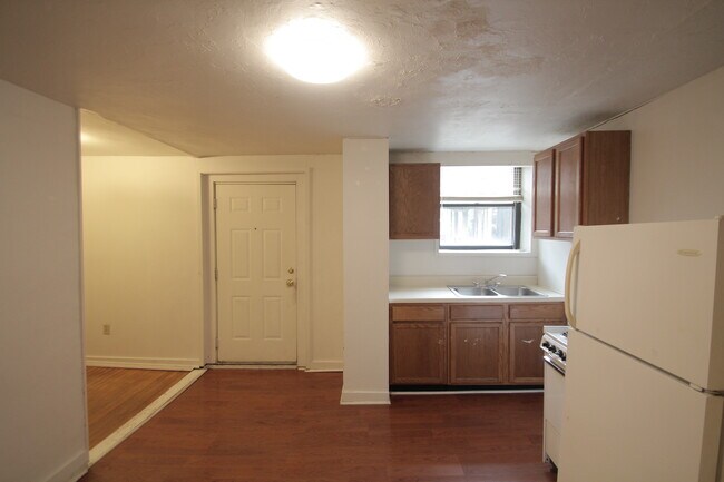 Building Photo - 7915 Saint Lawrence Ave