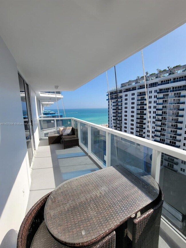 Foto del edificio - 2401 Collins Ave
