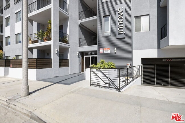 Foto del edificio - 13337 Beach Ave