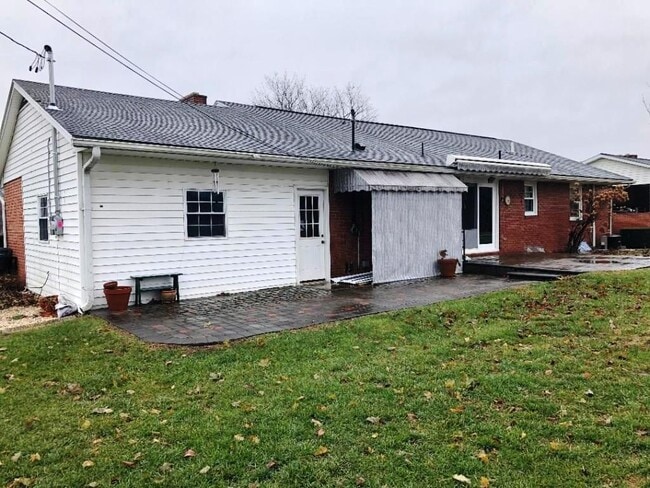 Building Photo - 17542 Swann Rd