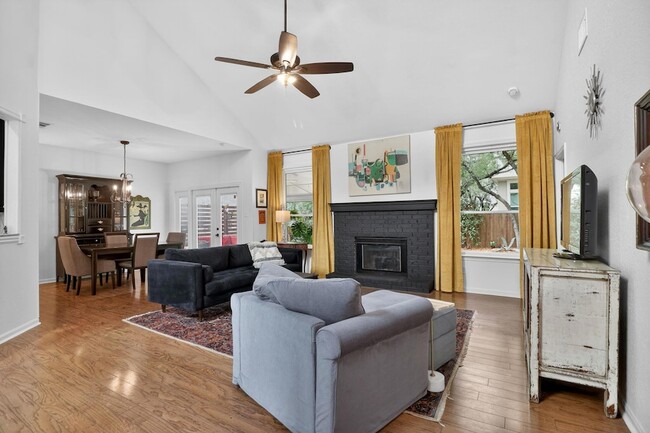 Foto del edificio - 1607 Gracy Farms Ln