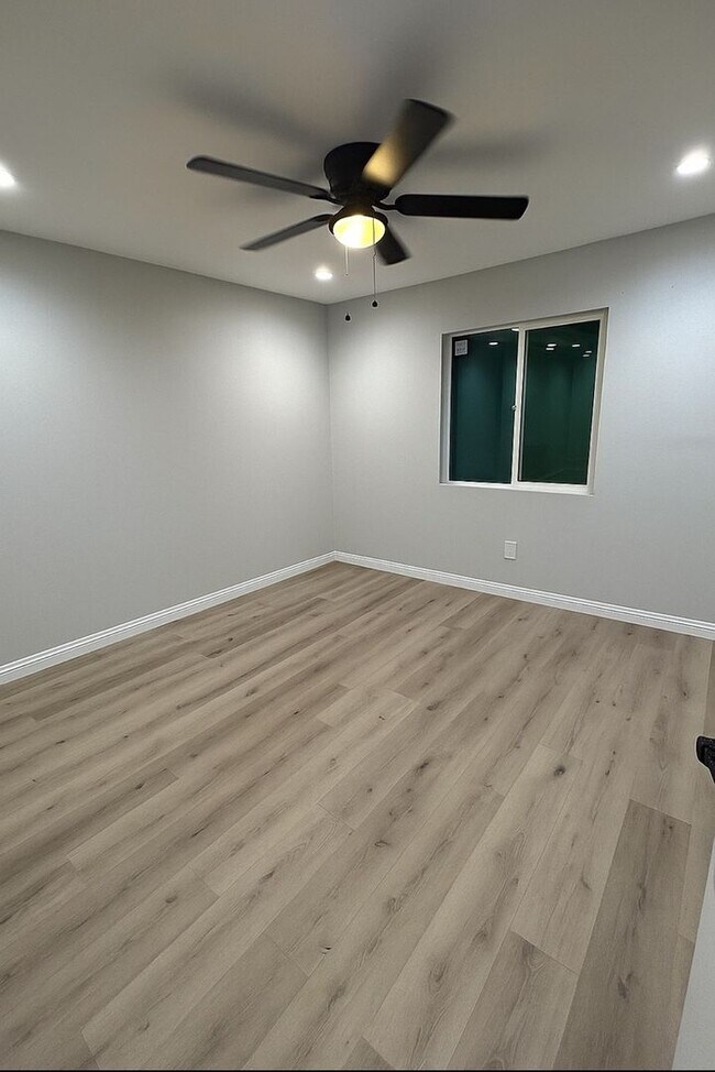 Foto del edificio - 7598 Coldwater Canyon Ave