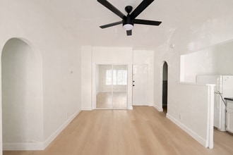 Building Photo - 1102 S Mariposa Ave