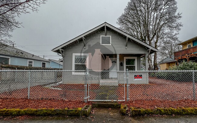 Foto del edificio - Adorable Craftsman Home in SE Salem