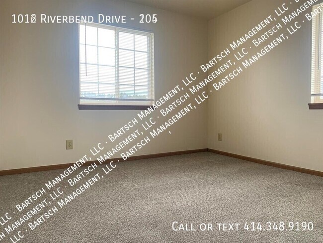 Foto del edificio - 1016 Riverbend Dr